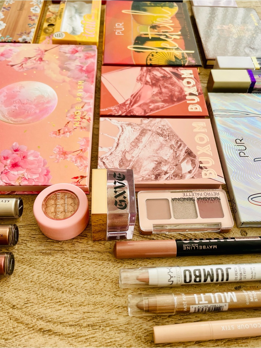 Large Makeup Bundle – Palettes • Lashes • All Eye Shadow • Mixed Brands - Picture 8 of 8